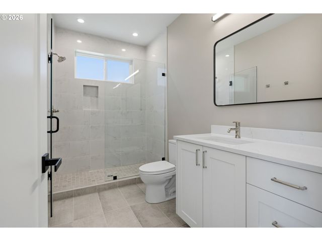 17950 KELOK Rd, Lake Oswego, OR 97034