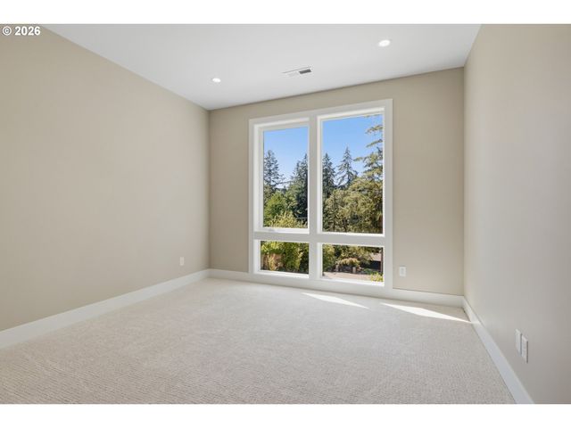 17950 KELOK Rd, Lake Oswego, OR 97034