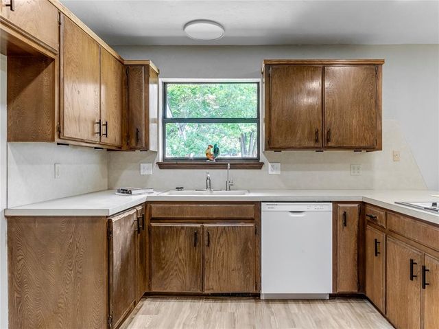 9404 Red Oak Lane, Edmond, OK 73034