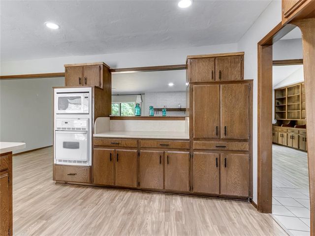 9404 Red Oak Lane, Edmond, OK 73034