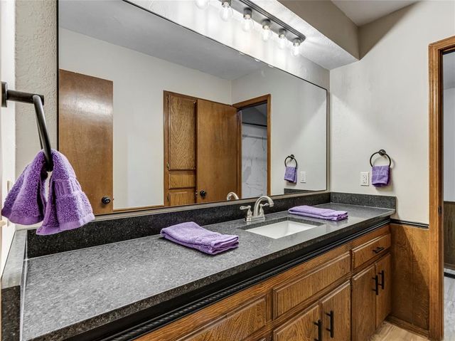 9404 Red Oak Lane, Edmond, OK 73034