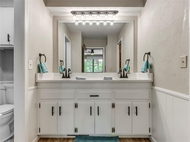 9404 Red Oak Lane, Edmond, OK 73034