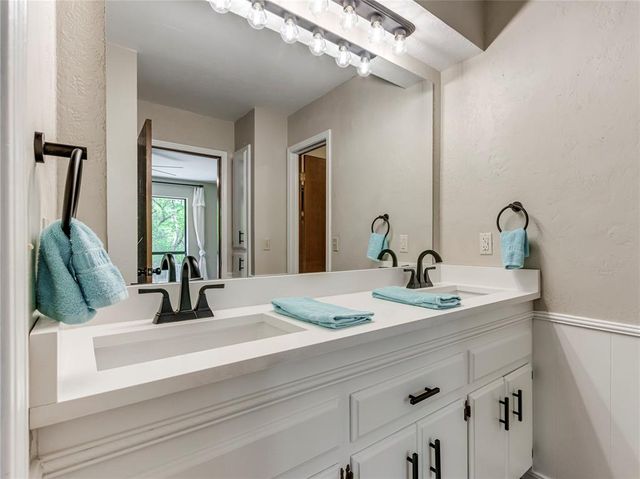 9404 Red Oak Lane, Edmond, OK 73034