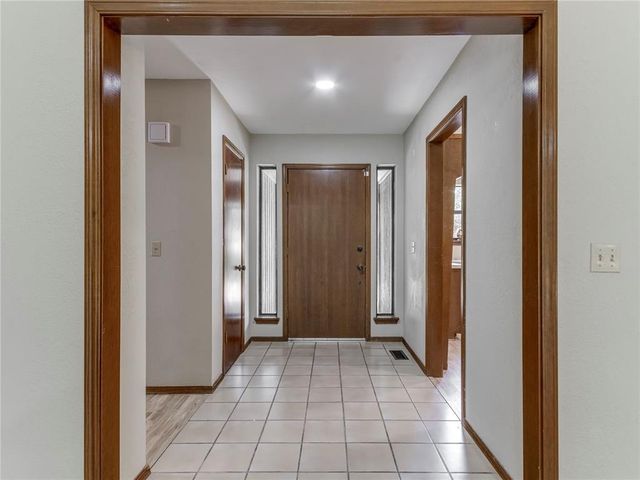 9404 Red Oak Lane, Edmond, OK 73034