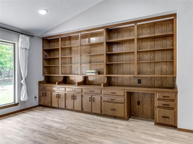 9404 Red Oak Lane, Edmond, OK 73034