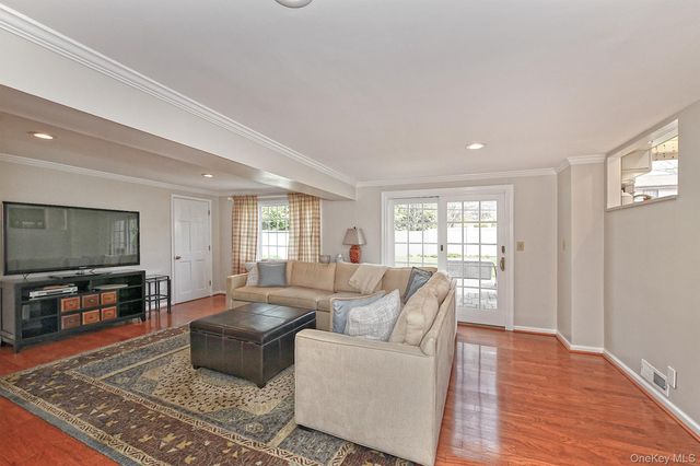 7 Gaston Street, Melville, NY 11747