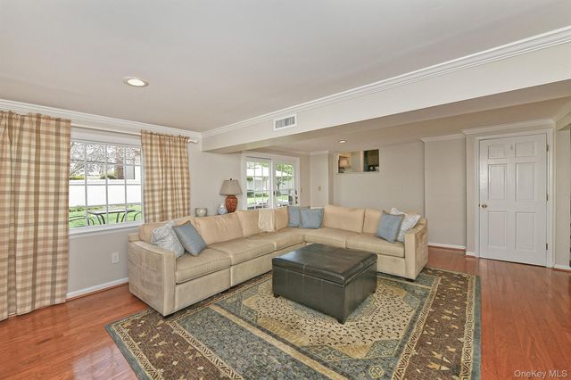 7 Gaston Street, Melville, NY 11747