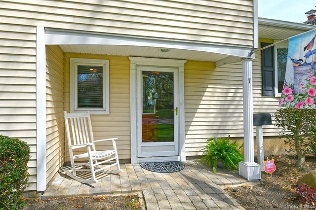 7 Gaston Street, Melville, NY 11747