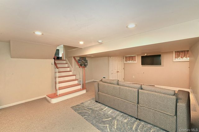 7 Gaston Street, Melville, NY 11747