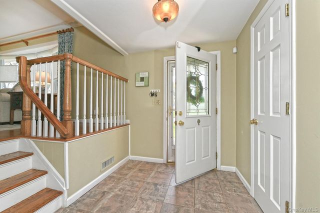 7 Gaston Street, Melville, NY 11747