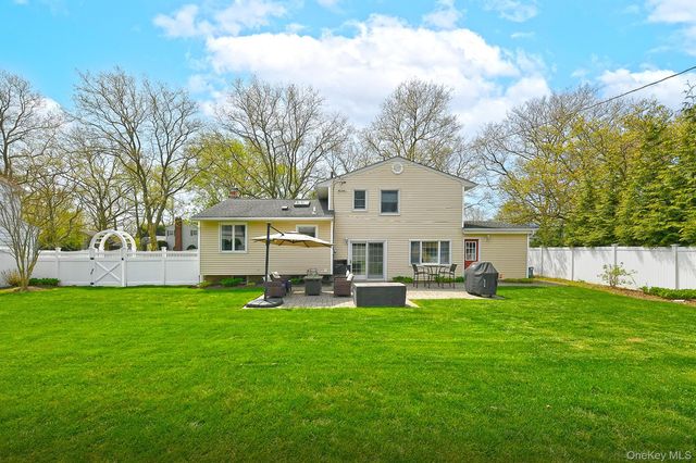 7 Gaston Street, Melville, NY 11747