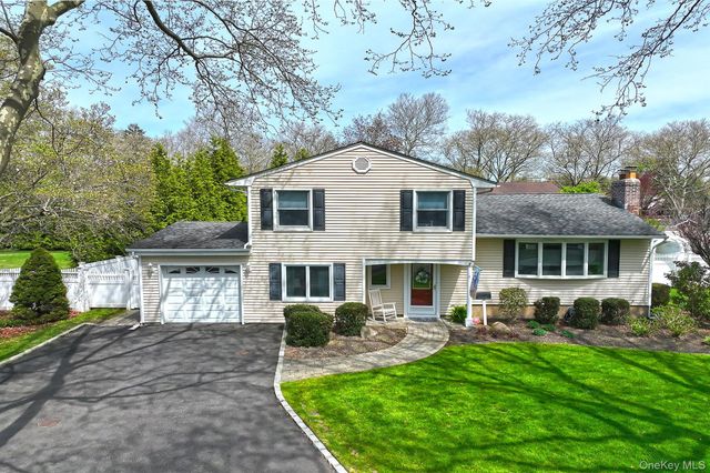 7 Gaston Street, Melville, NY 11747