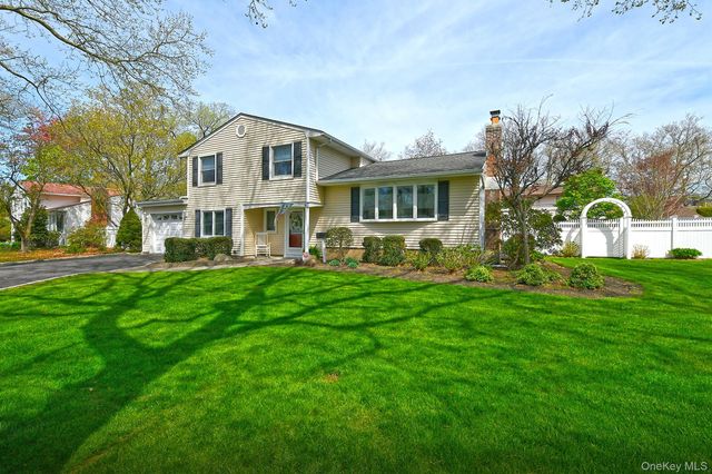 7 Gaston Street, Melville, NY 11747