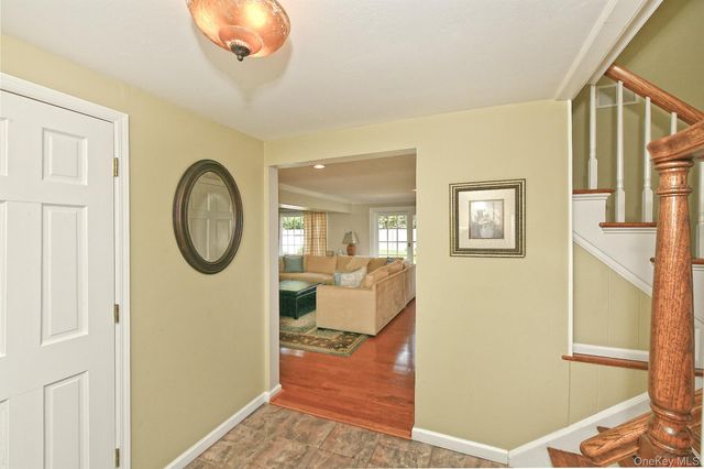 7 Gaston Street, Melville, NY 11747