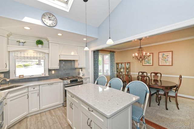 7 Gaston Street, Melville, NY 11747