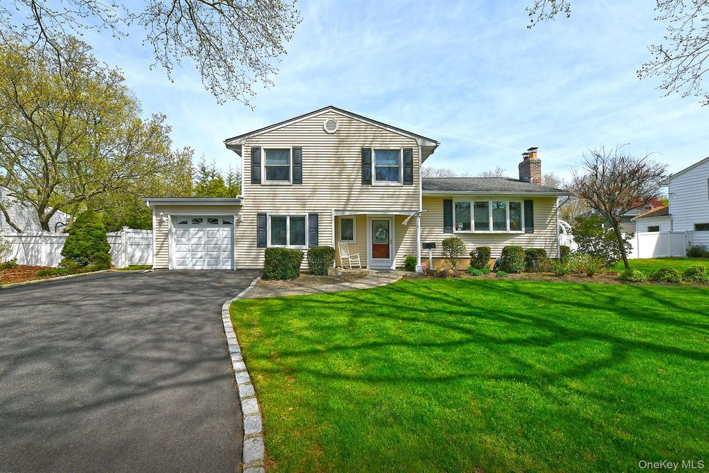 7 Gaston Street, Melville, NY 11747