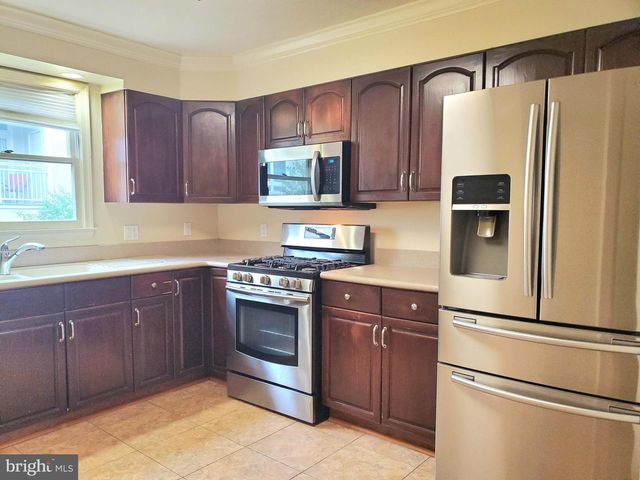 742 S GRANADA ST, Arlington, VA 22204