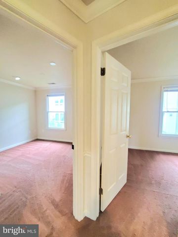 742 S GRANADA ST, Arlington, VA 22204