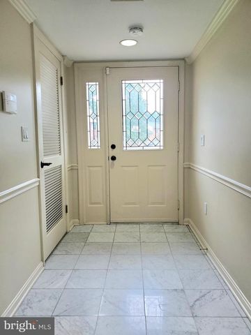 742 S GRANADA ST, Arlington, VA 22204