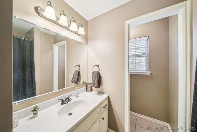 9221 N 165th East Avenue, Owasso, OK 74055