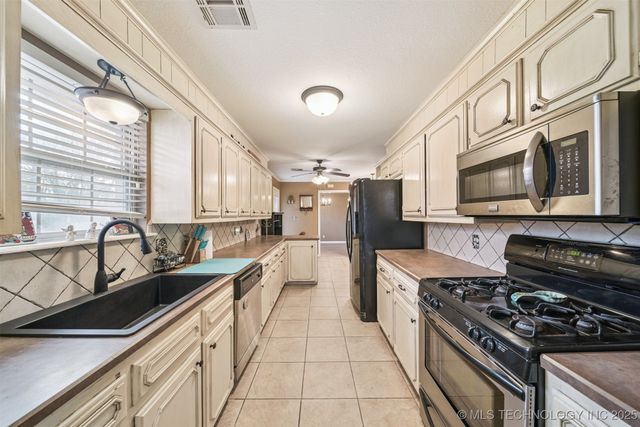 9221 N 165th East Avenue, Owasso, OK 74055