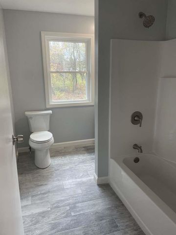 40 Hillcrest Road, Rutland City, VT 05701