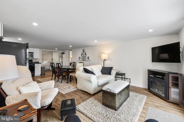 15 PINE ST, Jacobus, PA 17407