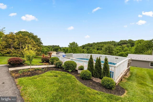 15 PINE ST, Jacobus, PA 17407
