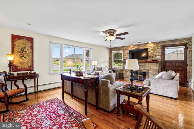 15 PINE ST, Jacobus, PA 17407