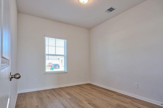 129 Honey Bee RD, Jarrell, TX 76537