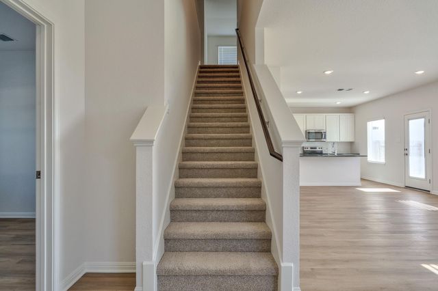 129 Honey Bee RD, Jarrell, TX 76537