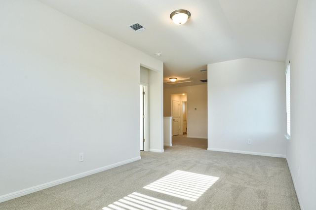 129 Honey Bee RD, Jarrell, TX 76537