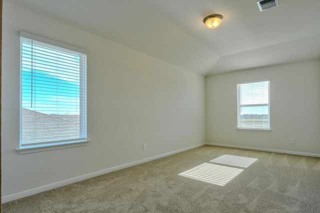 129 Honey Bee RD, Jarrell, TX 76537