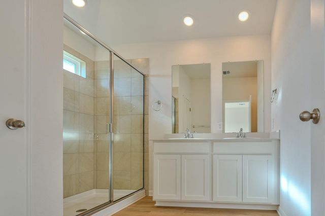 129 Honey Bee RD, Jarrell, TX 76537