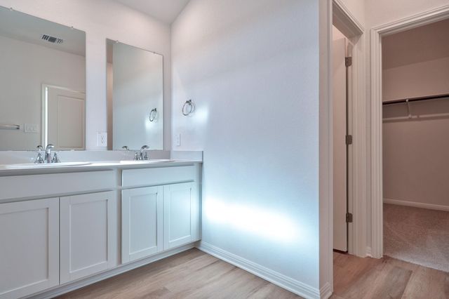 129 Honey Bee RD, Jarrell, TX 76537