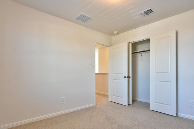 129 Honey Bee RD, Jarrell, TX 76537