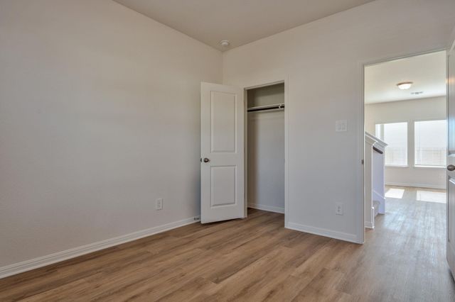 129 Honey Bee RD, Jarrell, TX 76537