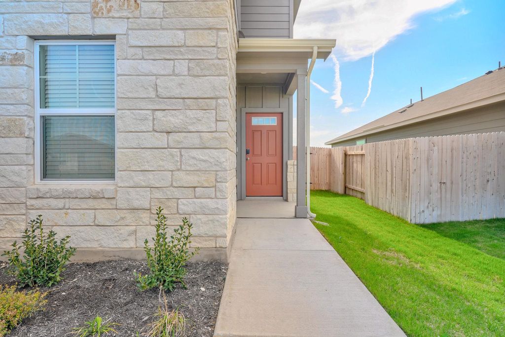 129 Honey Bee RD, Jarrell, TX 76537