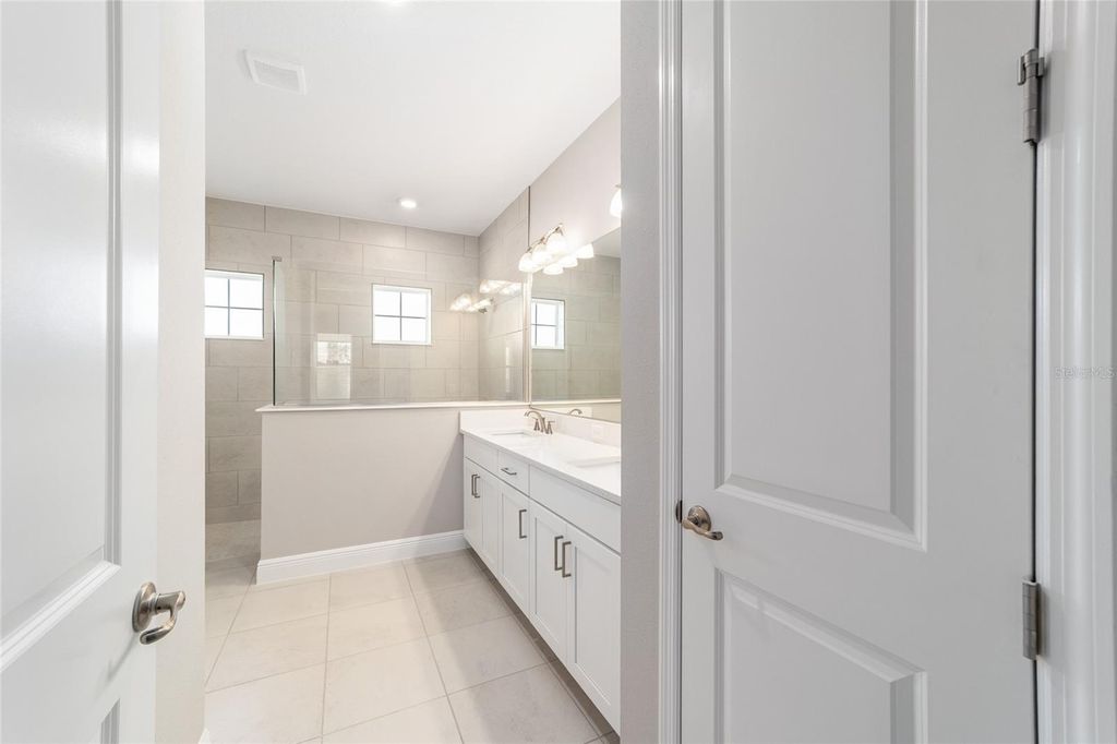 Image 25 of property listing at 10650 SW 101ST LANE ROAD, Ocala, FL 34481