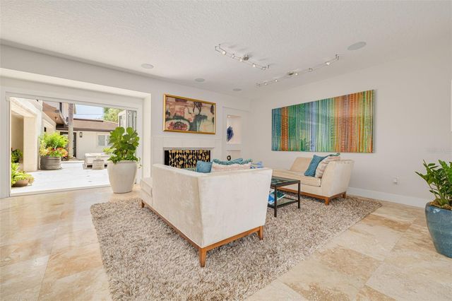 725 BRIGHTWATERS BOULEVARD NE, St Petersburg, FL 33704