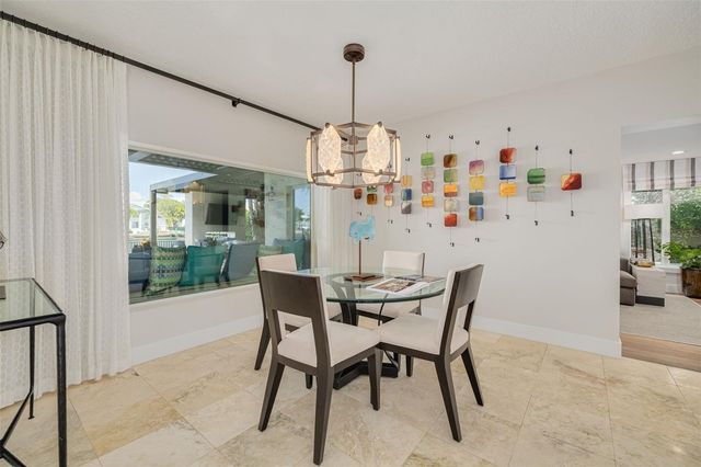 725 BRIGHTWATERS BOULEVARD NE, St Petersburg, FL 33704