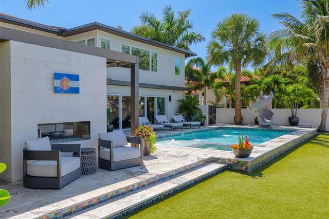 725 BRIGHTWATERS BOULEVARD NE, St Petersburg, FL 33704