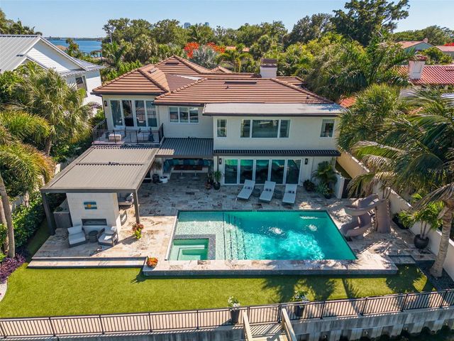 725 BRIGHTWATERS BOULEVARD NE, St Petersburg, FL 33704