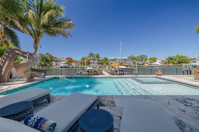 725 BRIGHTWATERS BOULEVARD NE, St Petersburg, FL 33704