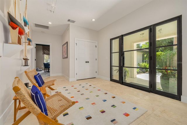 725 BRIGHTWATERS BOULEVARD NE, St Petersburg, FL 33704