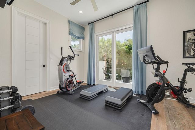 725 BRIGHTWATERS BOULEVARD NE, St Petersburg, FL 33704