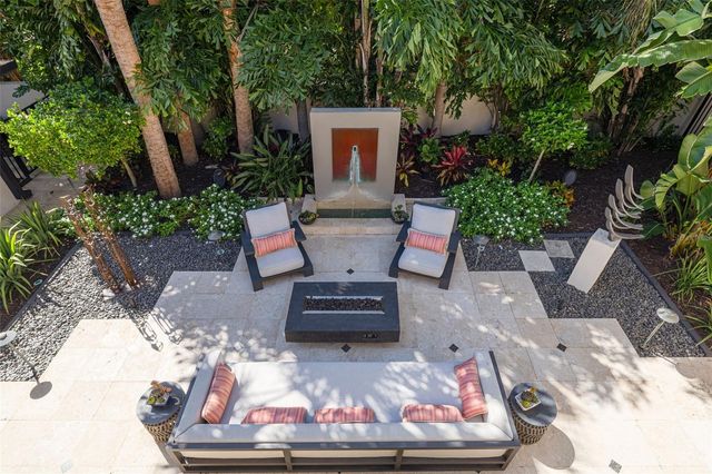 725 BRIGHTWATERS BOULEVARD NE, St Petersburg, FL 33704