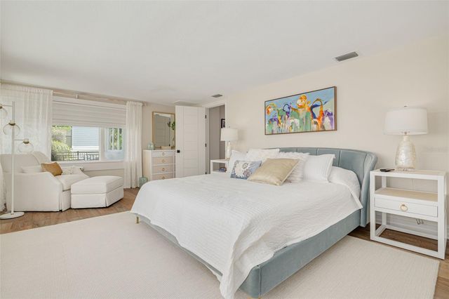 725 BRIGHTWATERS BOULEVARD NE, St Petersburg, FL 33704