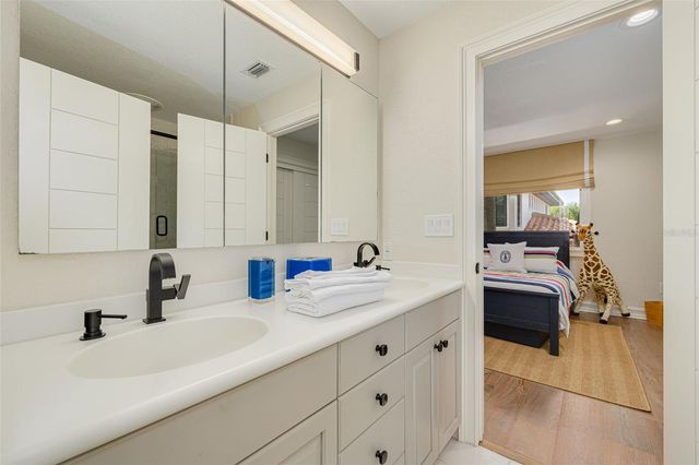 725 BRIGHTWATERS BOULEVARD NE, St Petersburg, FL 33704
