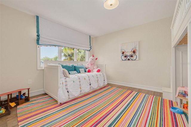 725 BRIGHTWATERS BOULEVARD NE, St Petersburg, FL 33704